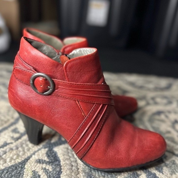 Born Shoes - Born Leather Red Women’s Size 8 Heeled Booties